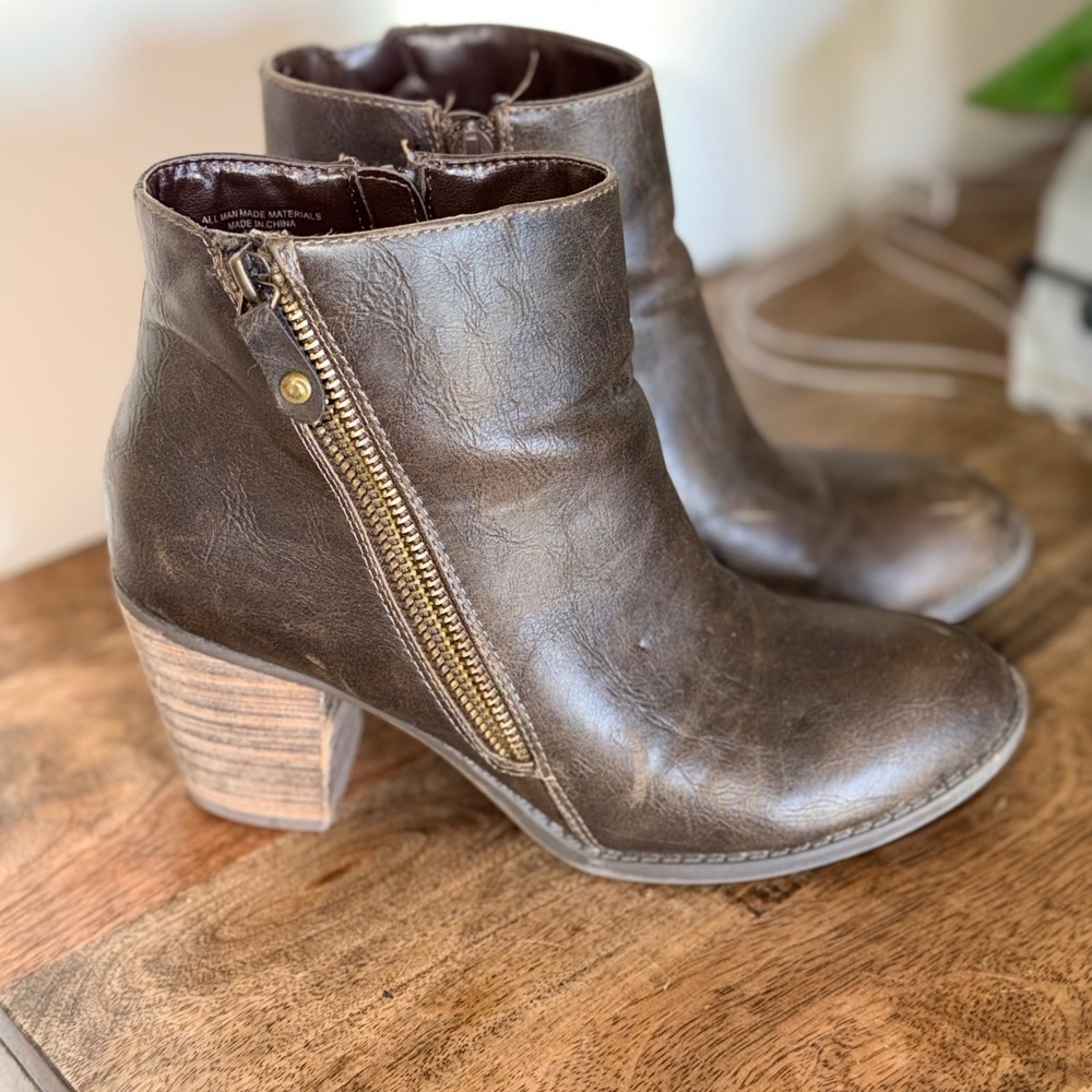 Diba Ankle Boots Womens Size 8 Brown Distressed Block Heel Side Zip Booties
